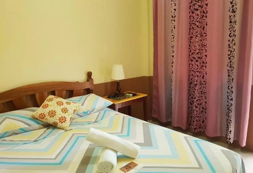 تختخواب و صبحانه Diakopes Inn