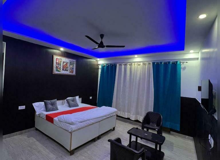 Hotel Pop 80622h Happy Town House