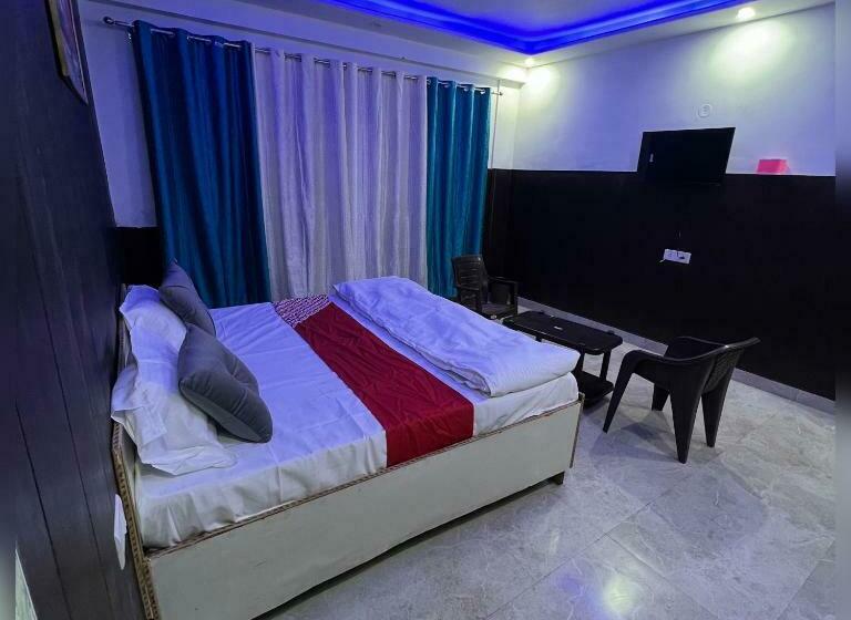 Hotel Pop 80622h Happy Town House