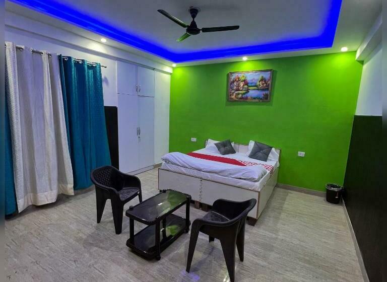 Hotel Pop 80622h Happy Town House