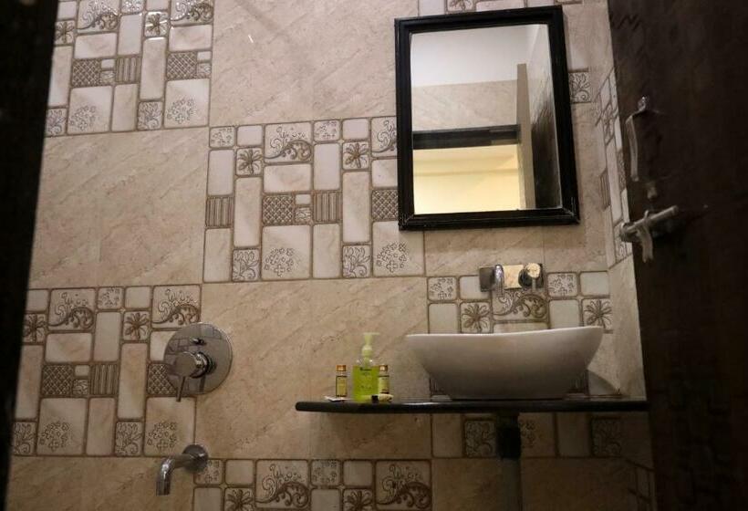 Fabhotel Sparkling Pearl