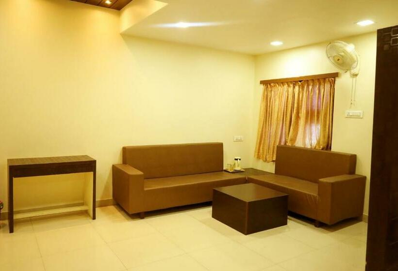 Fabhotel Sparkling Pearl