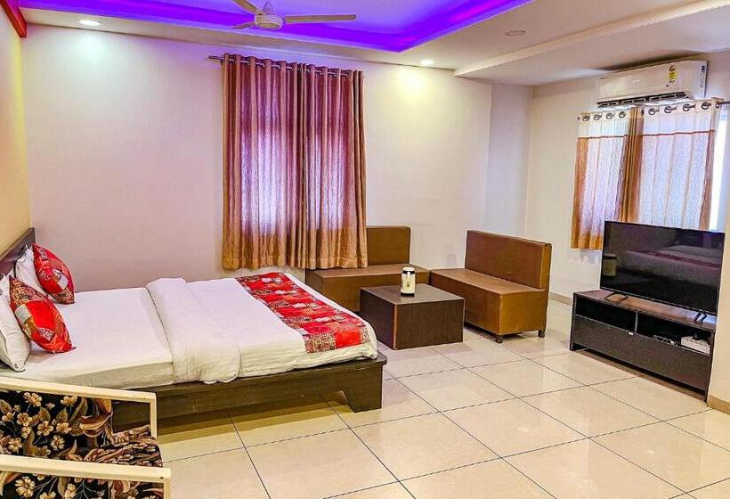 Fabhotel Sparkling Pearl