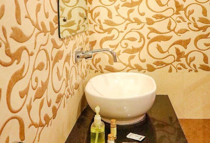 Fabhotel Sparkling Pearl