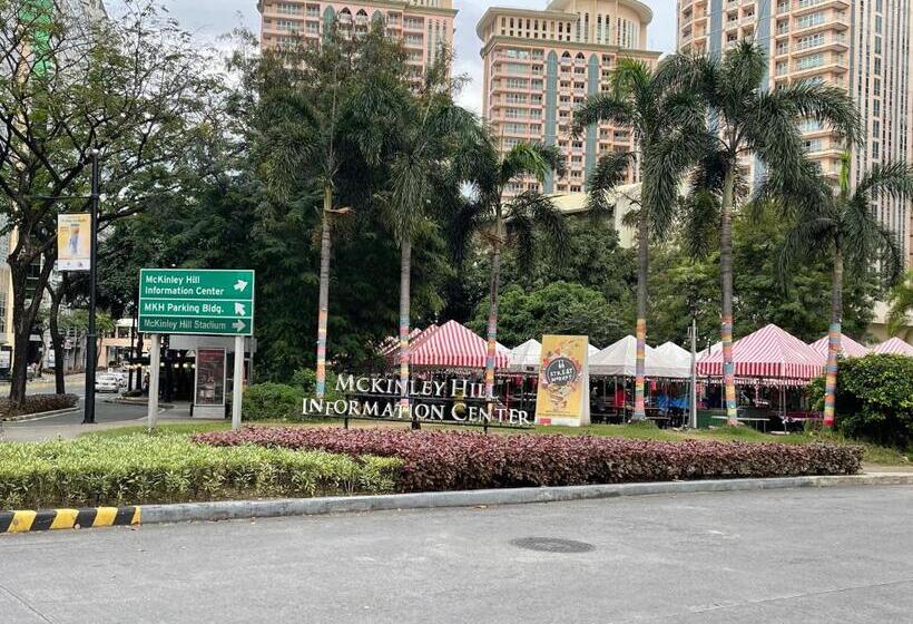 Luxury 1br Unit With Pool At Venice Luxury Residences, Tower Domenico, Mckinley Hill, Taguig City