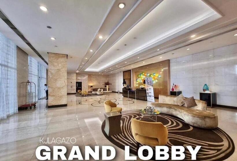 Luxury 1br Unit With Pool At Venice Luxury Residences, Tower Domenico, Mckinley Hill, Taguig City