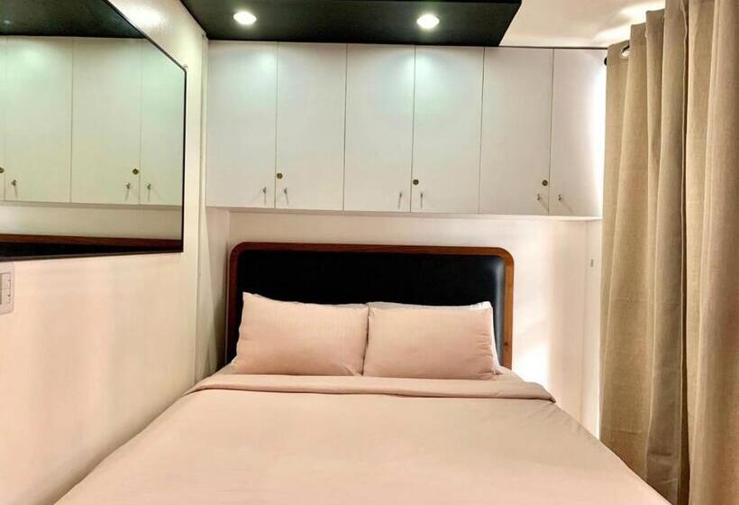 Luxury 1br Unit With Pool At Venice Luxury Residences, Tower Domenico, Mckinley Hill, Taguig City