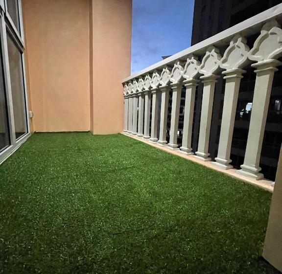 Luxury 1br Unit With Pool At Venice Luxury Residences, Tower Domenico, Mckinley Hill, Taguig City