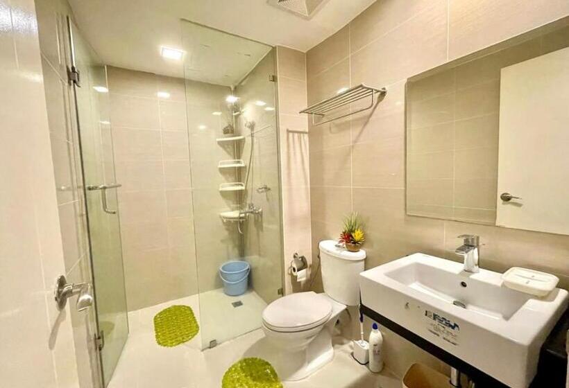 Luxury 1br Unit With Pool At Venice Luxury Residences, Tower Domenico, Mckinley Hill, Taguig City