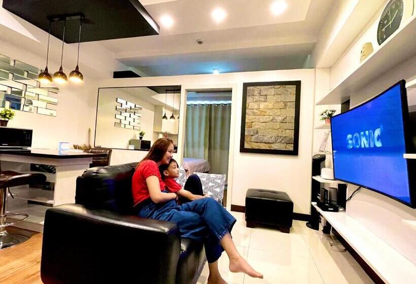 Luxury 1br Unit With Pool At Venice Luxury Residences, Tower Domenico, Mckinley Hill, Taguig City