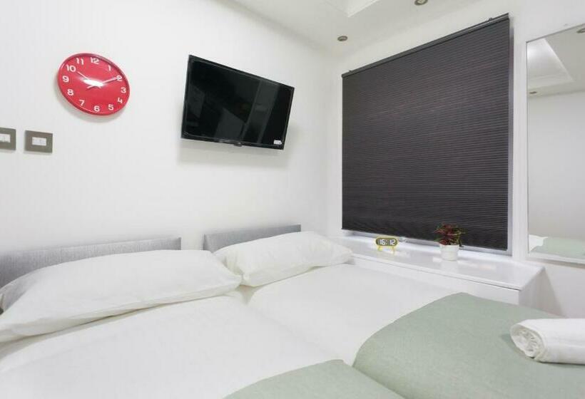 Majatalo Studio9 Rooms   Next To Emirates Stadium   Budget Rooms With Shared Bathroom
