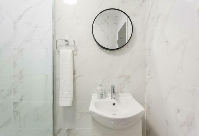 Majatalo Studio9 Rooms   Next To Emirates Stadium   Budget Rooms With Shared Bathroom