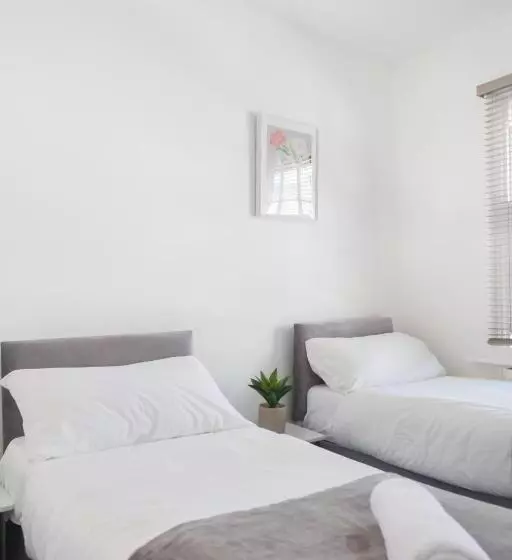 ペンション Studio9 Rooms   Next To Emirates Stadium   Budget Rooms With Shared Bathroom