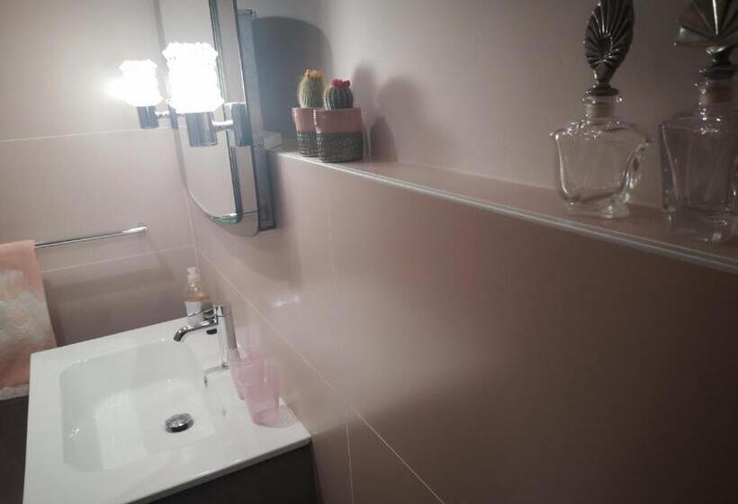 تختخواب و صبحانه Maison Et Florescence