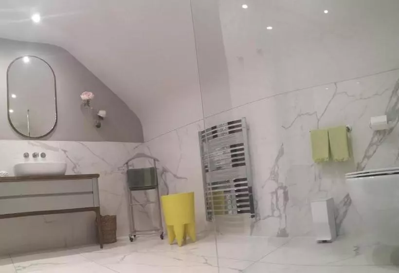 Aamiaismajoitus (B&B) Maison Et Florescence