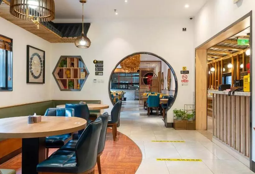 East Sacred Hotel  Very Near Beijing Tiananmen Square ,the Forbidden City,the Temple Of Heaven ,3 Mi