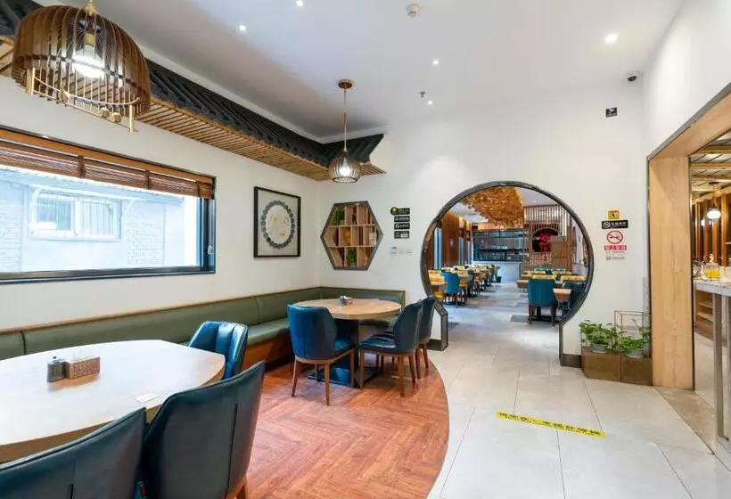 East Sacred Hotel  Very Near Beijing Tiananmen Square ,the Forbidden City,the Temple Of Heaven ,3 Mi