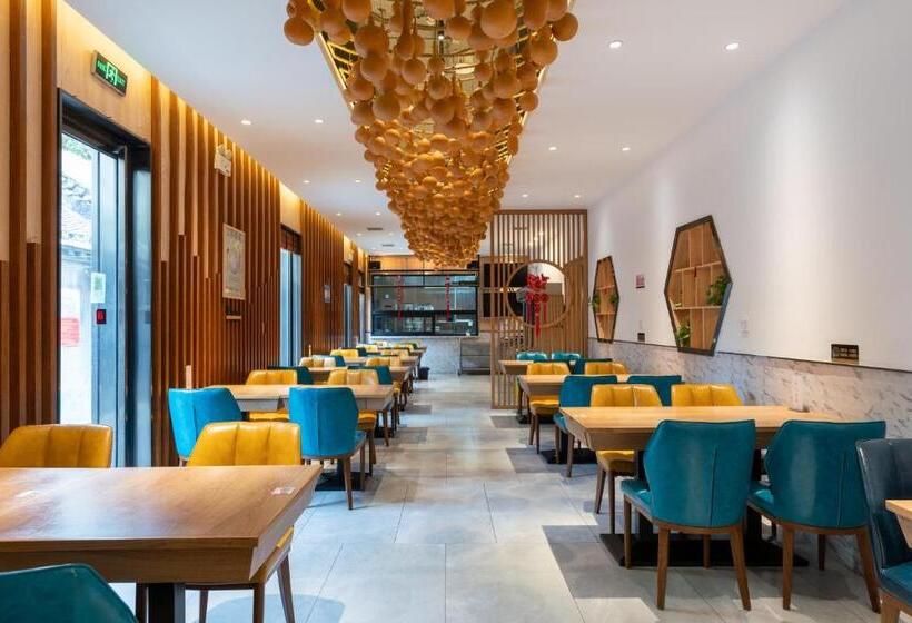 East Sacred Hotel Very Near Beijing Tiananmen Square ,the Forbidden City,the Temple Of Heaven ,3 Mi