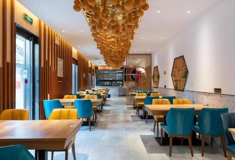 East Sacred Hotel  Very Near Beijing Tiananmen Square ,the Forbidden City,the Temple Of Heaven ,3 Mi