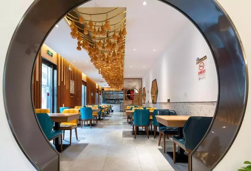 East Sacred Hotel  Very Near Beijing Tiananmen Square ,the Forbidden City,the Temple Of Heaven ,3 Mi