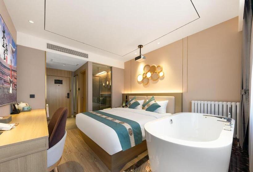 East Sacred Hotel Very Near Beijing Tiananmen Square ,the Forbidden City,the Temple Of Heaven ,3 Mi