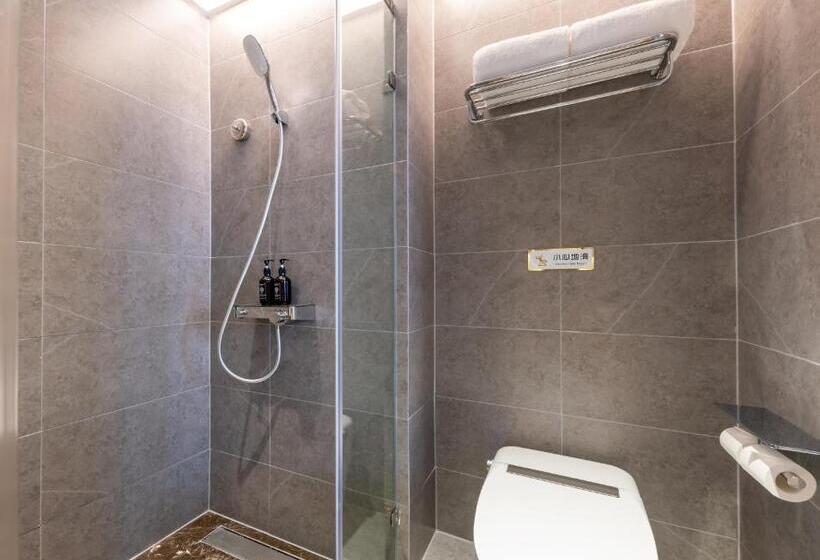 East Sacred Hotel Very Near Beijing Tiananmen Square ,the Forbidden City,the Temple Of Heaven ,3 Mi