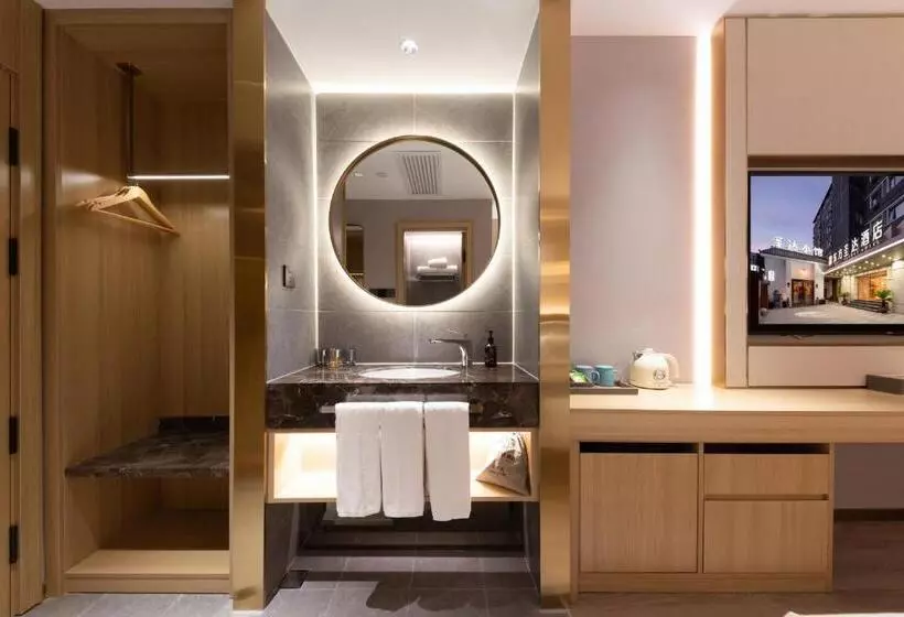 East Sacred Hotel  Very Near Beijing Tiananmen Square ,the Forbidden City,the Temple Of Heaven ,3 Mi