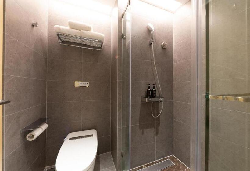 East Sacred Hotel Very Near Beijing Tiananmen Square ,the Forbidden City,the Temple Of Heaven ,3 Mi