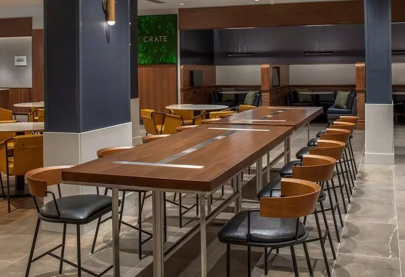 ホテル Courtyard By Marriott Olympia