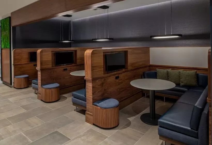 ホテル Courtyard By Marriott Olympia