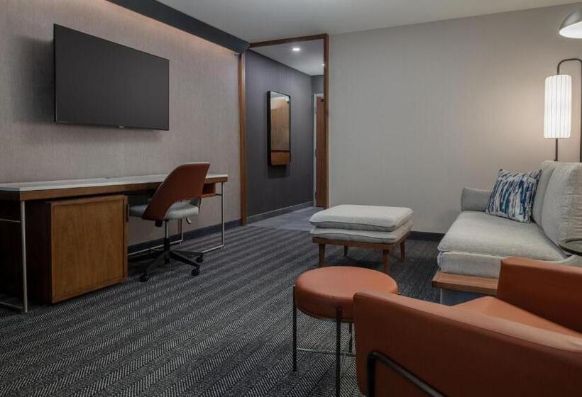 Otel Courtyard By Marriott Olympia