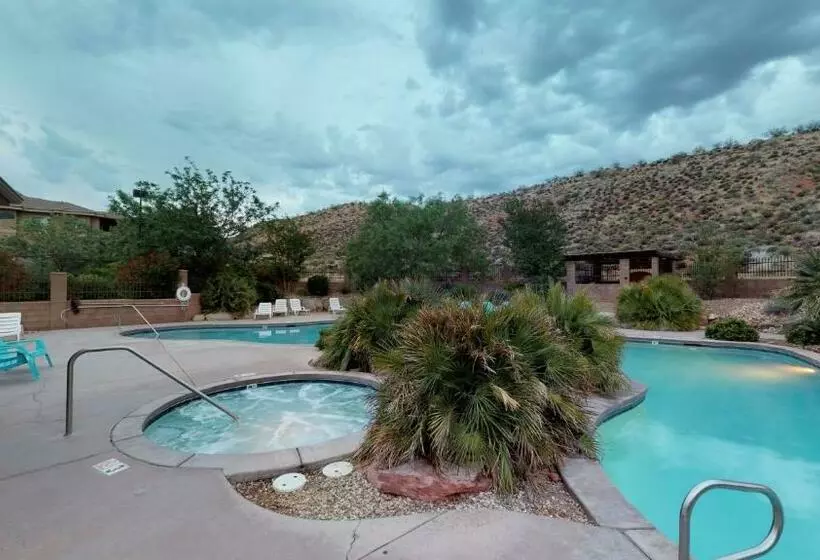 Hotelli D13 Amazing Red Cliff View Third Floor 3 Bedroom Sunset View