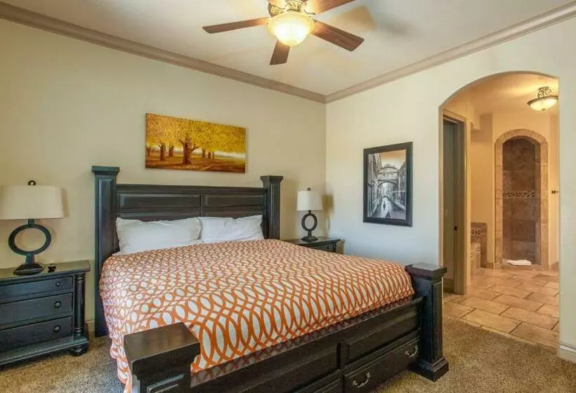 Hotelli D13 Amazing Red Cliff View Third Floor 3 Bedroom Sunset View
