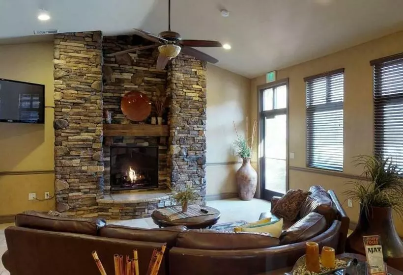 Hotelli D13 Amazing Red Cliff View Third Floor 3 Bedroom Sunset View