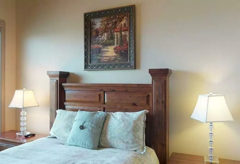 Hotelli D13 Amazing Red Cliff View Third Floor 3 Bedroom Sunset View