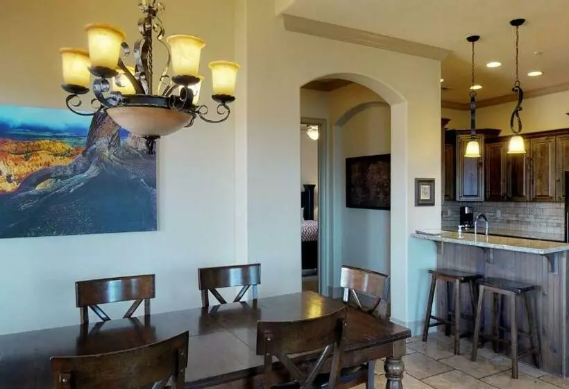 Hotelli D13 Amazing Red Cliff View Third Floor 3 Bedroom Sunset View