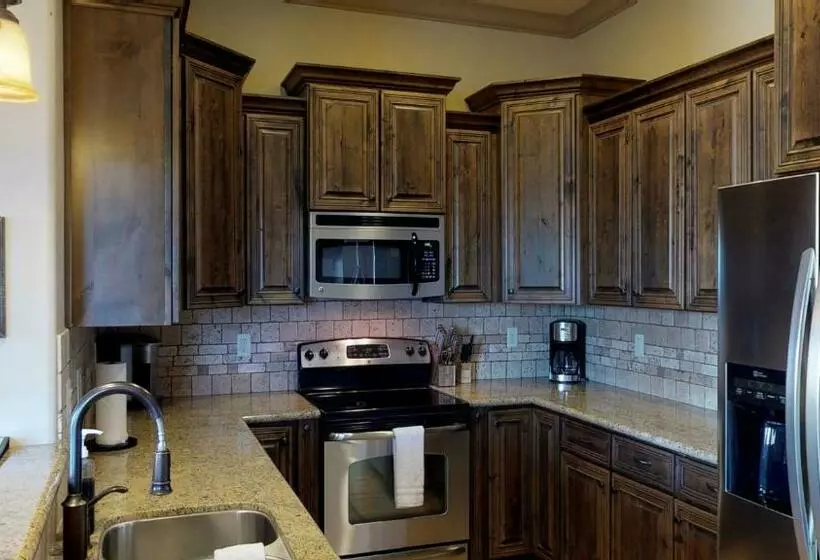 Hotelli D13 Amazing Red Cliff View Third Floor 3 Bedroom Sunset View