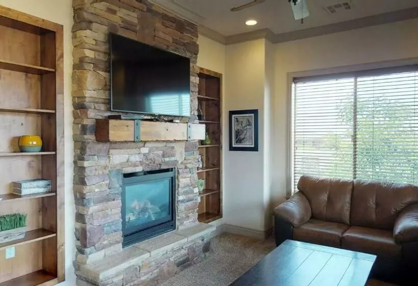 Hotelli D13 Amazing Red Cliff View Third Floor 3 Bedroom Sunset View