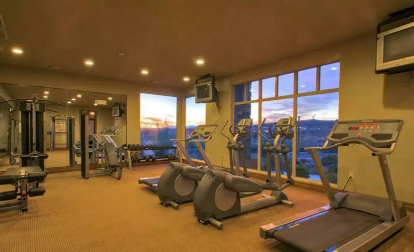 Hotelli D13 Amazing Red Cliff View Third Floor 3 Bedroom Sunset View