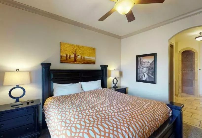 Hotelli D13 Amazing Red Cliff View Third Floor 3 Bedroom Sunset View