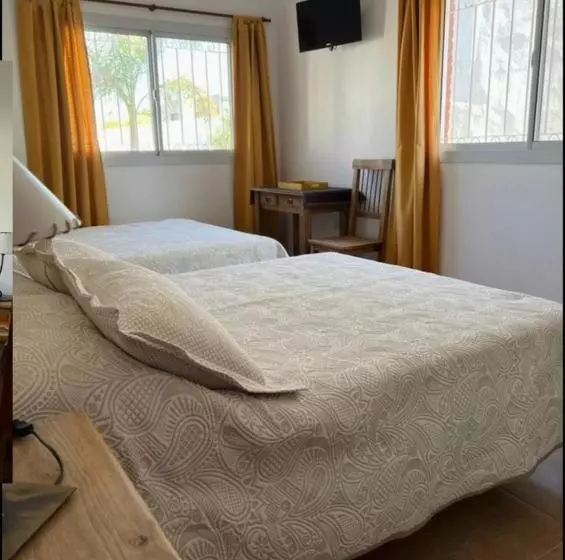 هتل Posada De Los Lirios