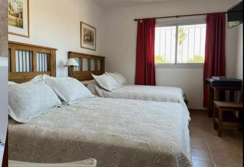 هتل Posada De Los Lirios