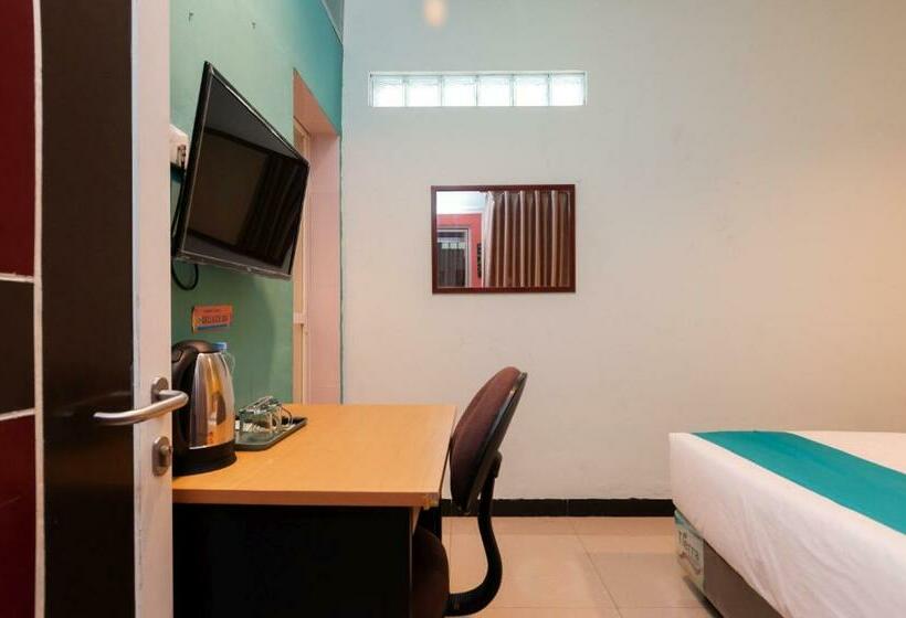 Sans Hotel Finest Medan