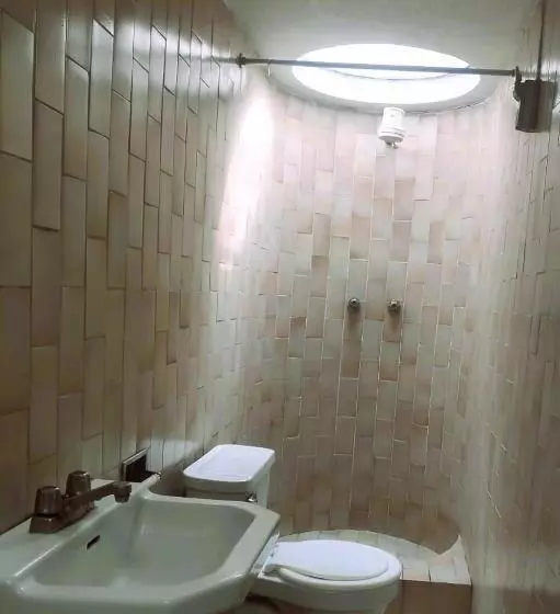 پانسیون Flying House Hostel