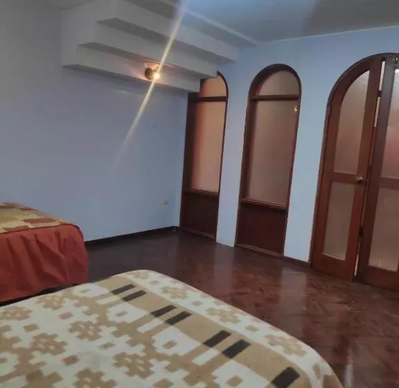 پانسیون Flying House Hostel