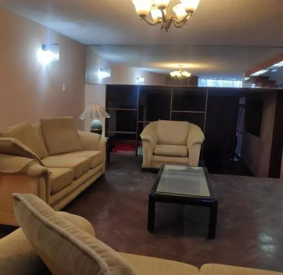 پانسیون Flying House Hostel
