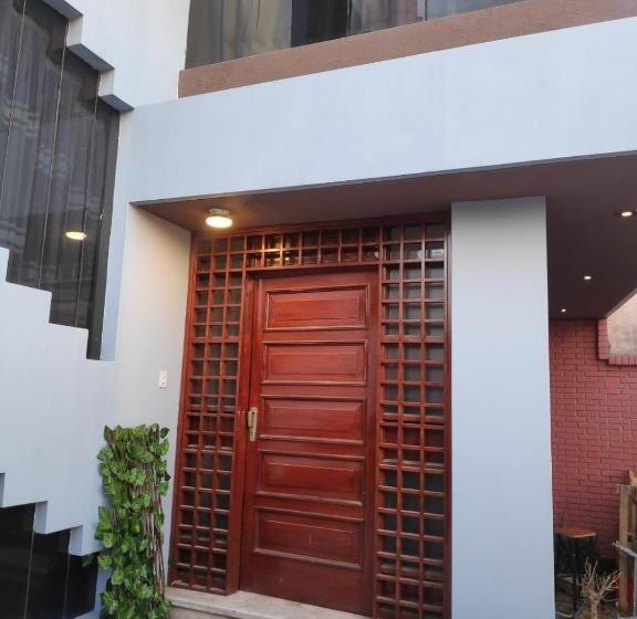 بنسيون Flying House Hostel