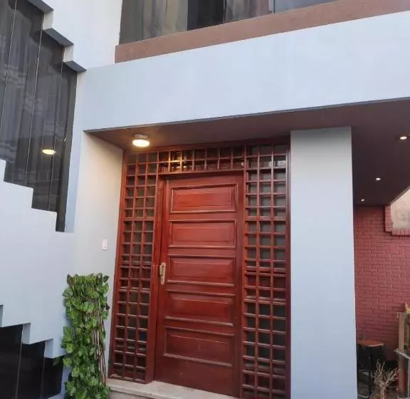 پانسیون Flying House Hostel