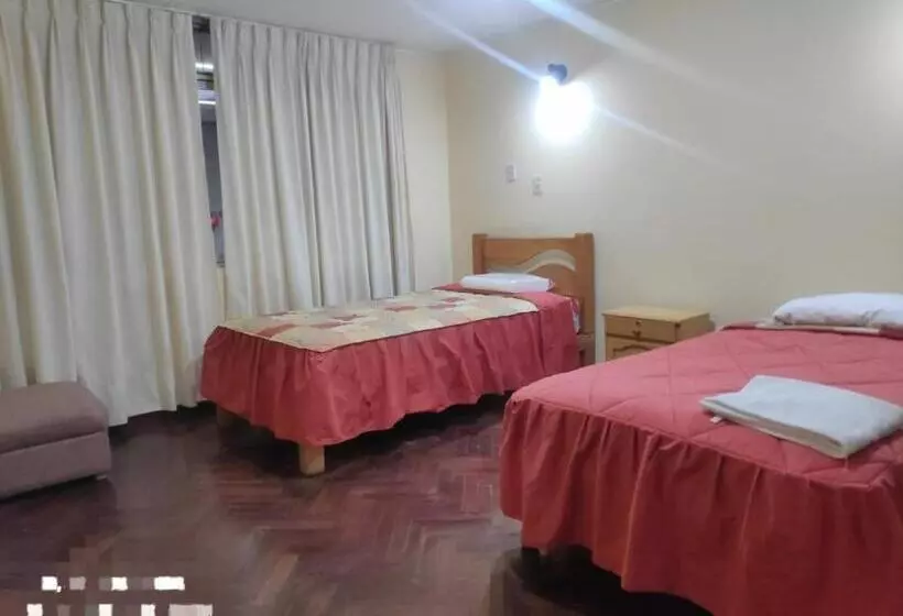 پانسیون Flying House Hostel