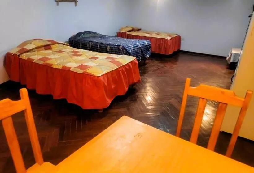 پانسیون Flying House Hostel